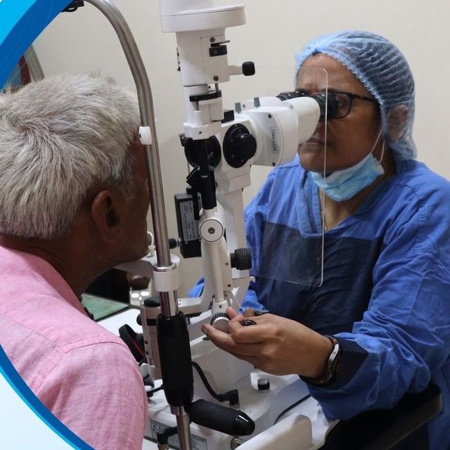 A Sarvdrishti eye doctor examining an older patient at the slit lamp